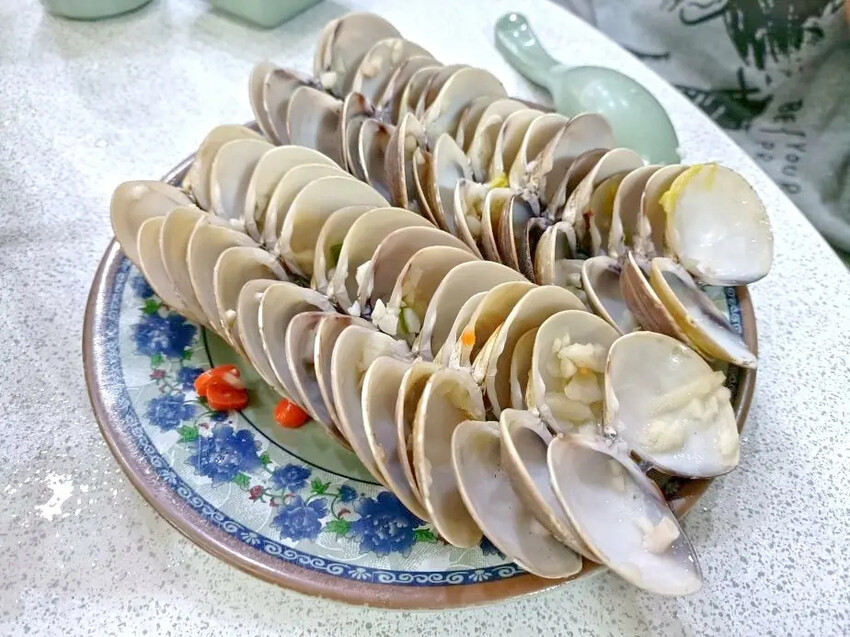 澳門2024澳門|澳門輕軌初體驗~贏到粥卜卜蜆，蒜香蛤蜊肉肥又鮮甜!內含菜單