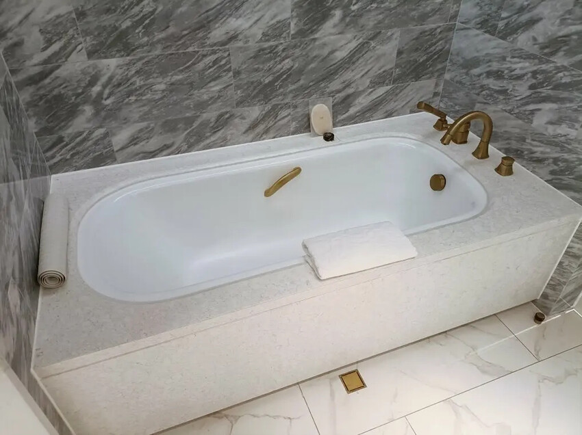 澳門2024澳門|上葡京綜合度假村。豪華雙床房~房間空間寬敞、冰箱迎賓飲料首日入住免費招待、浴室乾溼分離，飯店