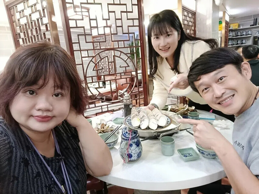 澳門2024澳門|澳門輕軌初體驗~贏到粥卜卜蜆，蒜香蛤蜊肉肥又鮮甜!內含菜單