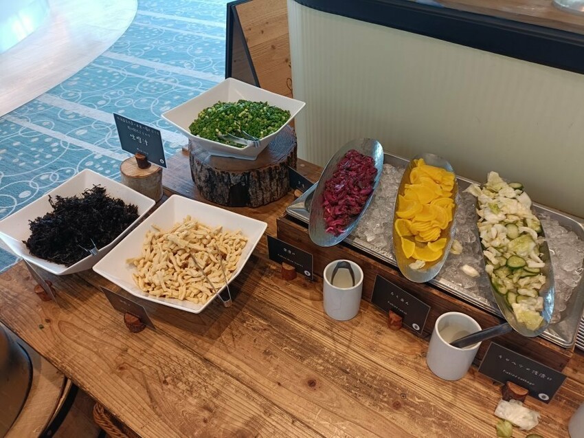 日本2024東京北海道|乃之風度假酒店(乃の風リゾート)自助早餐篇。海鮮茶泡飯、海鮮御飯糰、現做鬆餅、現榨蘋果