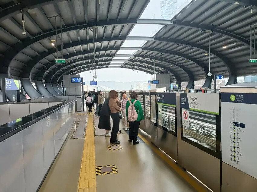 澳門2024澳門|澳門輕軌初體驗~贏到粥卜卜蜆，蒜香蛤蜊肉肥又鮮甜!內含菜單