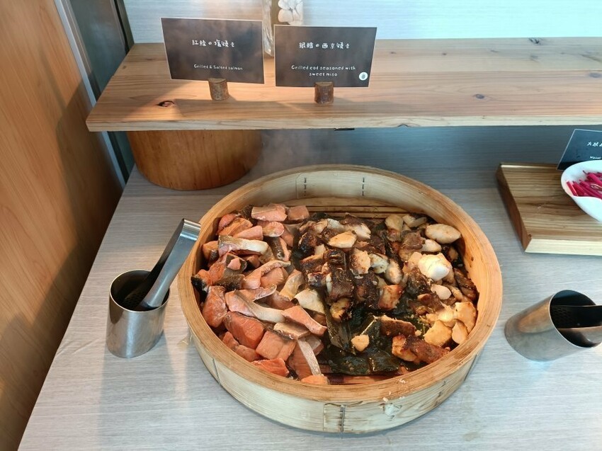 日本2024東京北海道|乃之風度假酒店(乃の風リゾート)自助早餐篇。海鮮茶泡飯、海鮮御飯糰、現做鬆餅、現榨蘋果