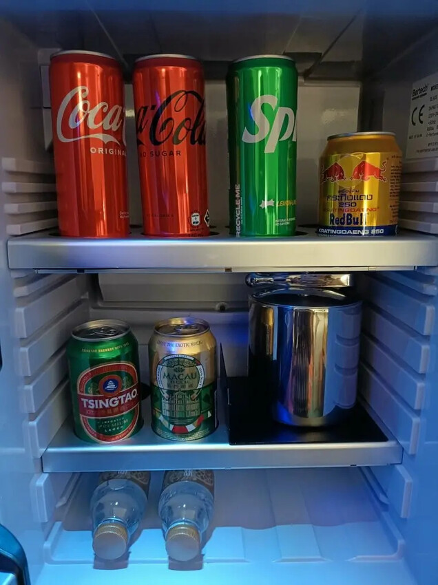 澳門2024澳門|上葡京綜合度假村。豪華雙床房~房間空間寬敞、冰箱迎賓飲料首日入住免費招待、浴室乾溼分離，飯店