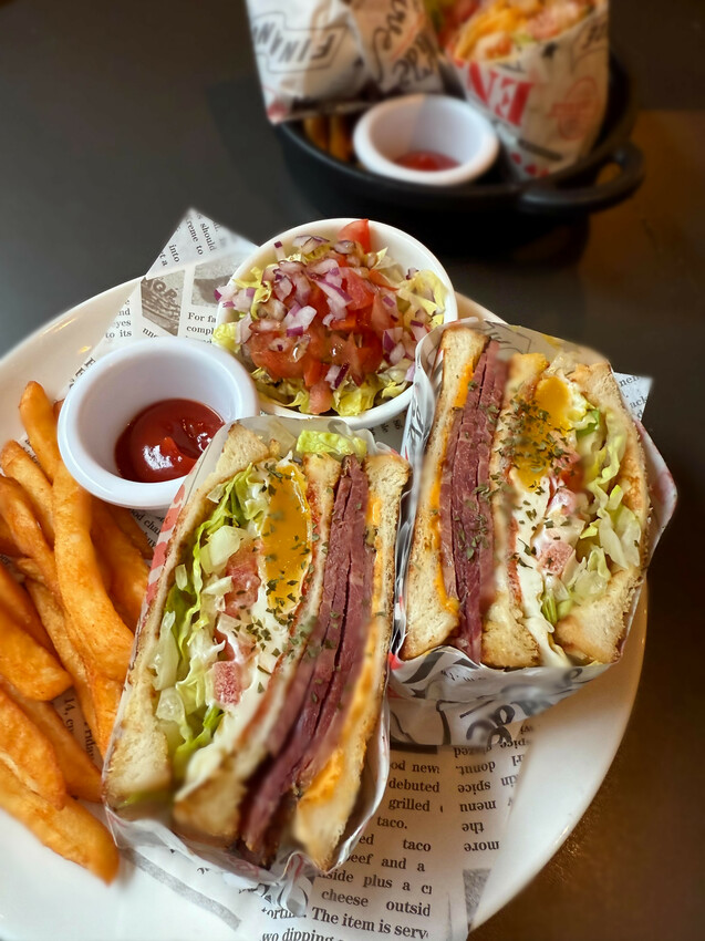 台北市萬華區【西門町美食推薦】Ö! in DINER 飽滿廚房，傳統與潮流的融合，爵士音樂與美式輕食的饗宴【萬華區美食】板南線餐廳推薦，不限時插座餐廳