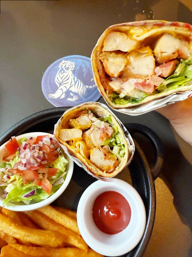 台北市萬華區【西門町美食推薦】Ö! in DINER 飽滿廚房，傳統與潮流的融合，爵士音樂與美式輕食的饗宴【萬華區美食】板南線餐廳推薦，不限時插座餐廳