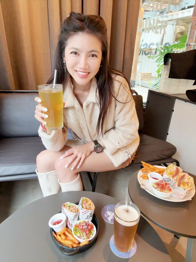 台北市萬華區【西門町美食推薦】Ö! in DINER 飽滿廚房，傳統與潮流的融合，爵士音樂與美式輕食的饗宴【萬華區美食】板南線餐廳推薦，不限時插座餐廳