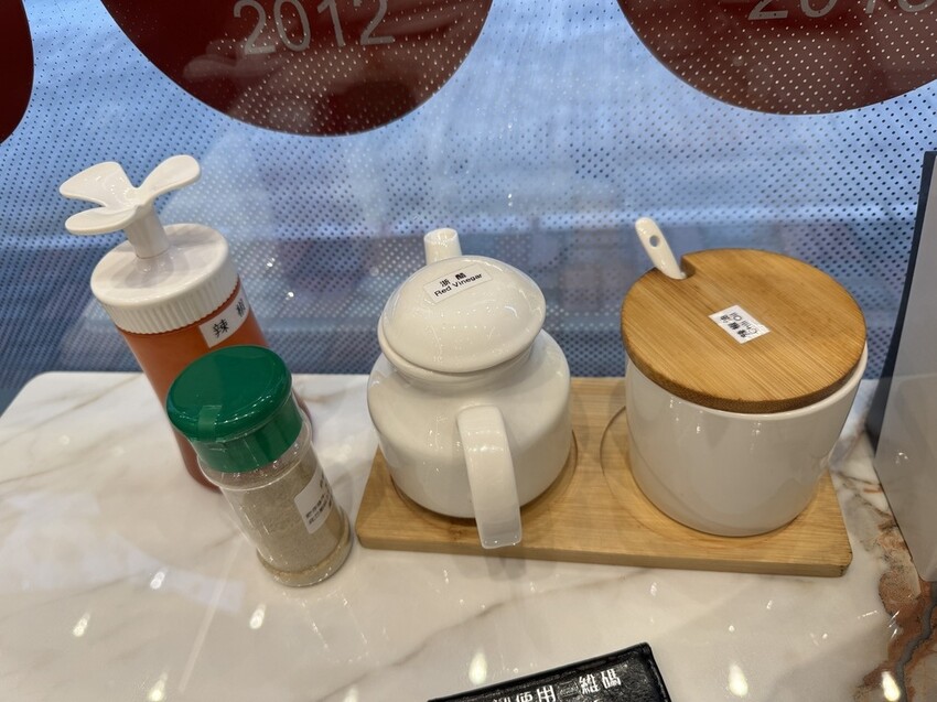 【香港灣仔美食】靠得住粥麵小館,連續15年獲米其林必比登推薦 【香港灣仔美食】靠得住粥麵小館,連續15年獲米其林必比登推薦