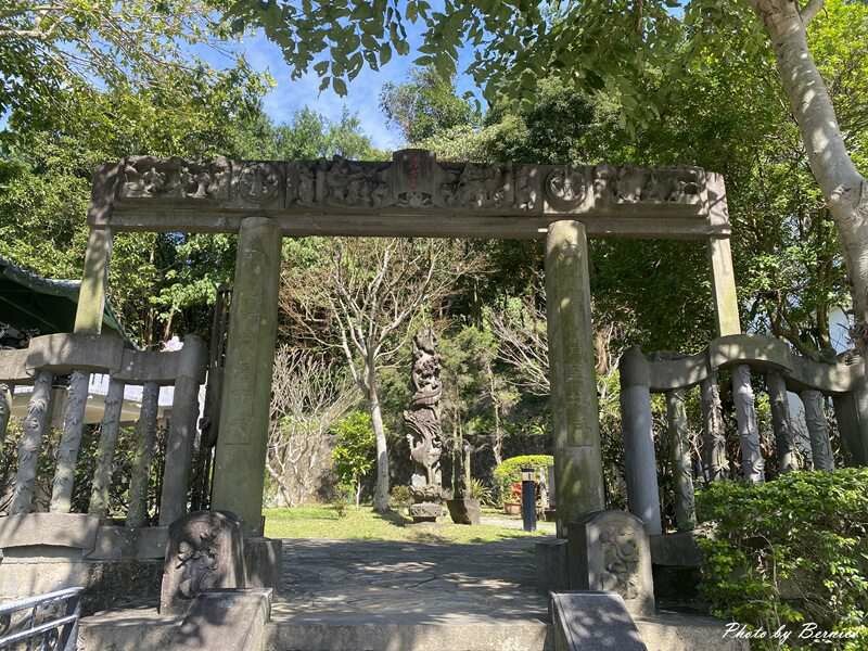 劍潭古寺~台北地區最古老的廟宇 但被修復新新的樣貌 @Bernice的隨手筆記