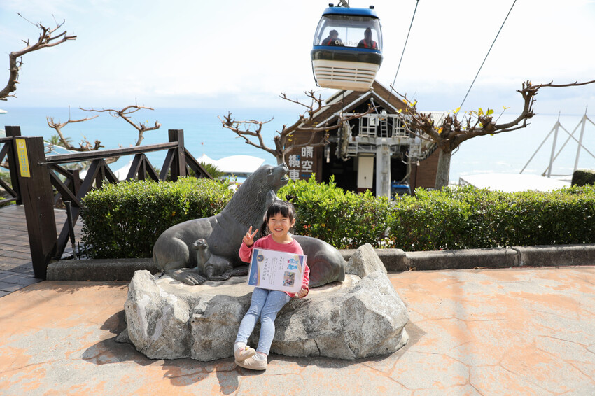 花蓮遠雄海洋公園親親海洋夜未眠 近距離與海豚海獅親近,夜探水族館,與魚共眠超好玩親子行程推薦! - 奇奇一起玩樂趣