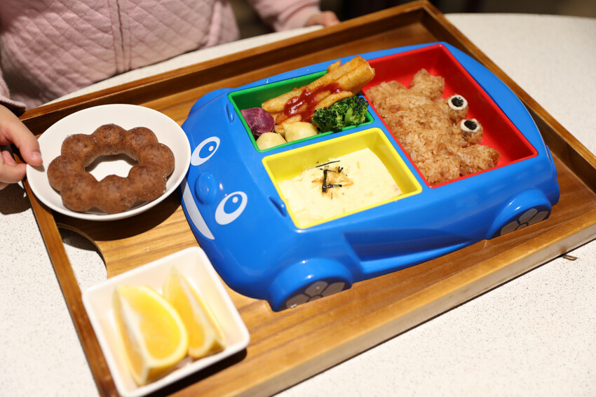 花蓮遠雄海洋公園親親海洋夜未眠 近距離與海豚海獅親近,夜探水族館,與魚共眠超好玩親子行程推薦! - 奇奇一起玩樂趣