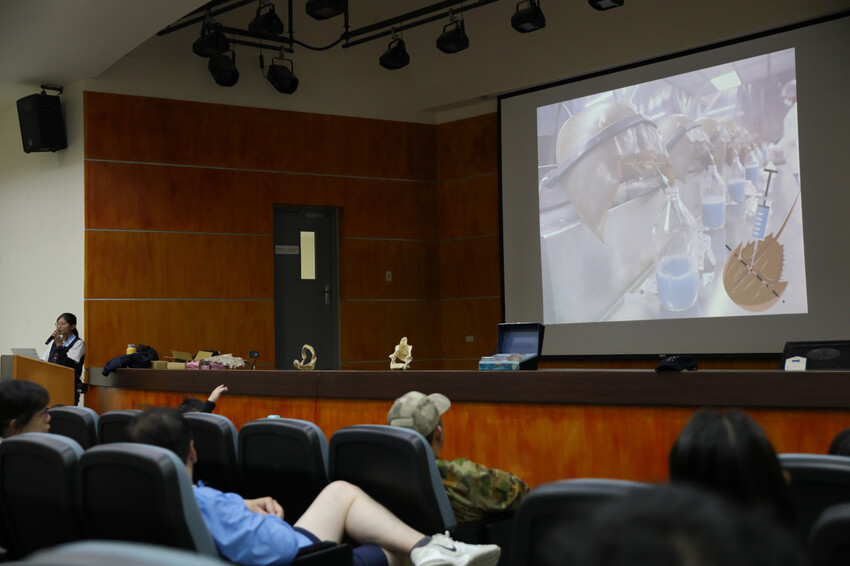 屏東親子旅遊推薦! 夜宿海生館 與魚兒共眠 住宿屏東海生館,後場飼育體驗+夜間探索+潮間帶生態觀察 - 奇奇一起玩樂趣
