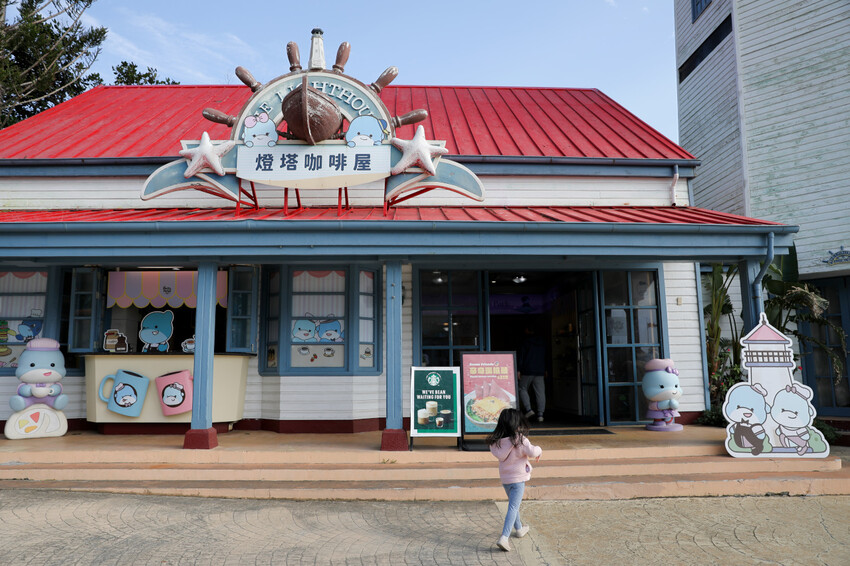花蓮遠雄海洋公園親親海洋夜未眠 近距離與海豚海獅親近,夜探水族館,與魚共眠超好玩親子行程推薦! - 奇奇一起玩樂趣