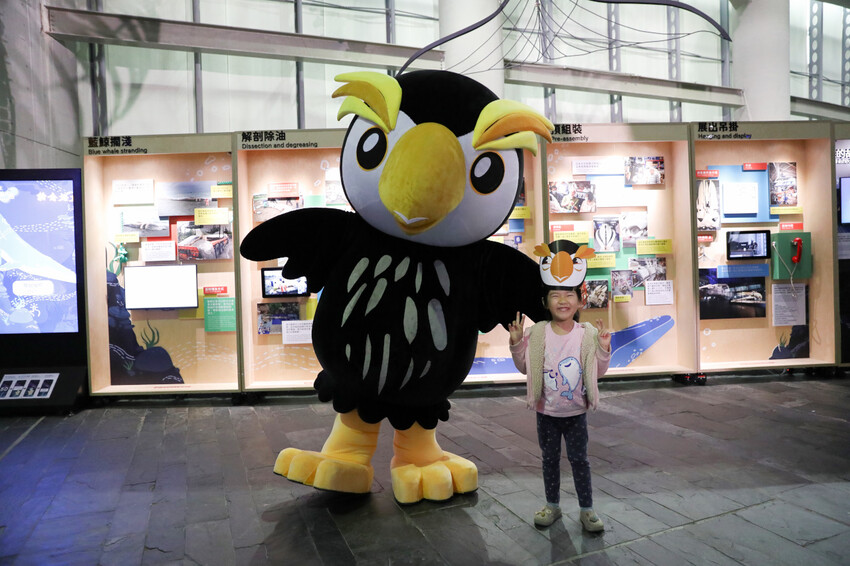 屏東親子旅遊推薦! 夜宿海生館 與魚兒共眠 住宿屏東海生館,後場飼育體驗+夜間探索+潮間帶生態觀察 - 奇奇一起玩樂趣