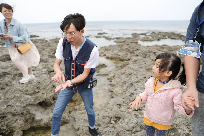 屏東親子旅遊推薦! 夜宿海生館 與魚兒共眠 住宿屏東海生館,後場飼育體驗+夜間探索+潮間帶生態觀察 - 奇奇一起玩樂趣