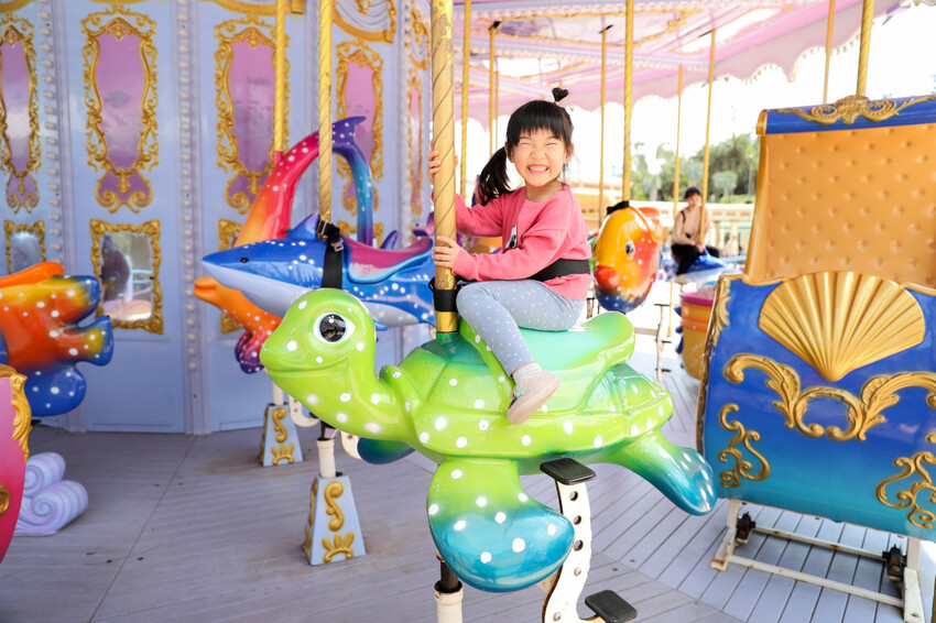 花蓮遠雄海洋公園親親海洋夜未眠 近距離與海豚海獅親近,夜探水族館,與魚共眠超好玩親子行程推薦! - 奇奇一起玩樂趣