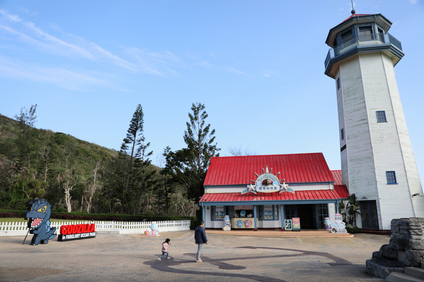 花蓮遠雄海洋公園親親海洋夜未眠 近距離與海豚海獅親近,夜探水族館,與魚共眠超好玩親子行程推薦! - 奇奇一起玩樂趣
