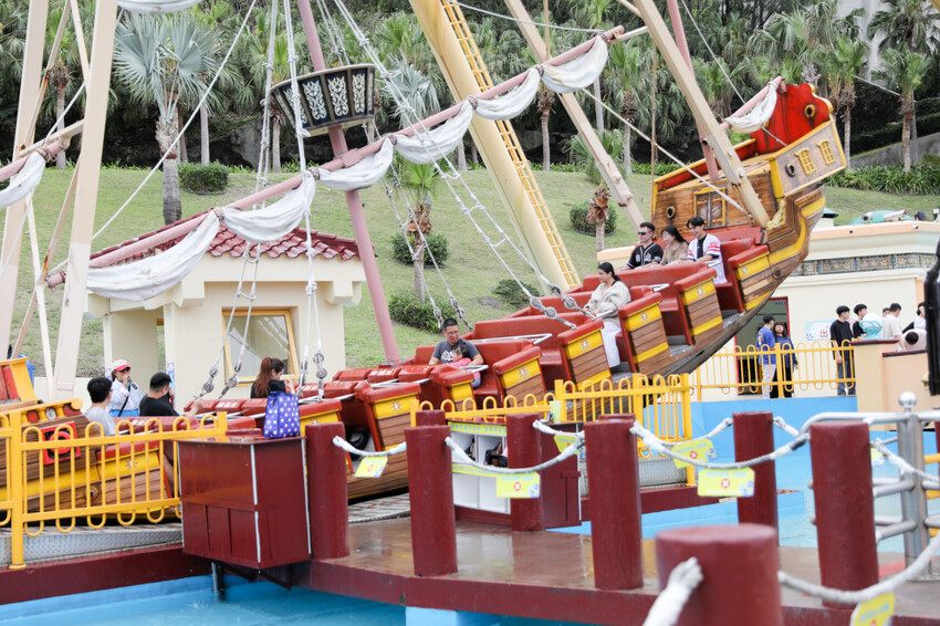 花蓮遠雄海洋公園親親海洋夜未眠 近距離與海豚海獅親近,夜探水族館,與魚共眠超好玩親子行程推薦! - 奇奇一起玩樂趣