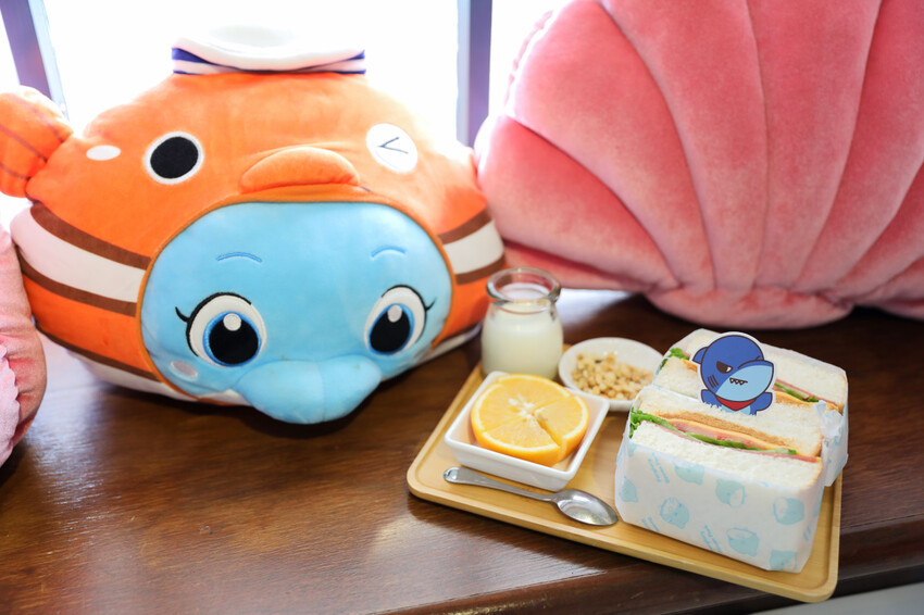 花蓮遠雄海洋公園親親海洋夜未眠 近距離與海豚海獅親近,夜探水族館,與魚共眠超好玩親子行程推薦! - 奇奇一起玩樂趣