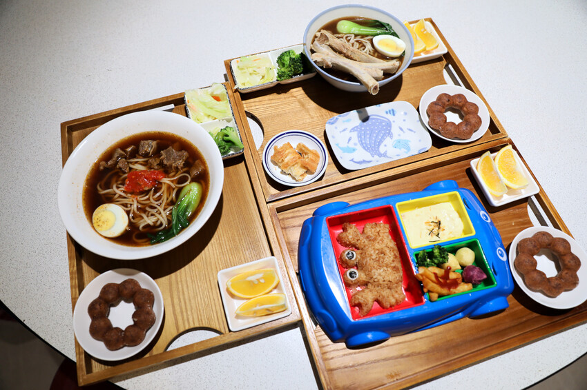 花蓮遠雄海洋公園親親海洋夜未眠 近距離與海豚海獅親近,夜探水族館,與魚共眠超好玩親子行程推薦! - 奇奇一起玩樂趣