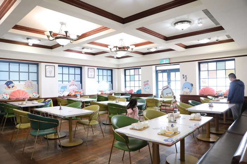 花蓮遠雄海洋公園親親海洋夜未眠 近距離與海豚海獅親近,夜探水族館,與魚共眠超好玩親子行程推薦! - 奇奇一起玩樂趣