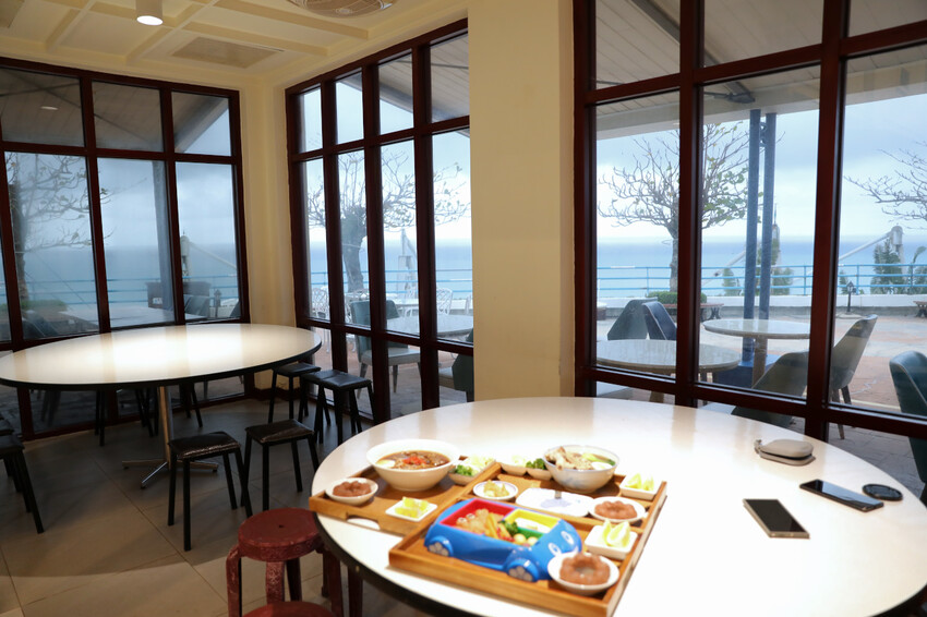 花蓮遠雄海洋公園親親海洋夜未眠 近距離與海豚海獅親近,夜探水族館,與魚共眠超好玩親子行程推薦! - 奇奇一起玩樂趣