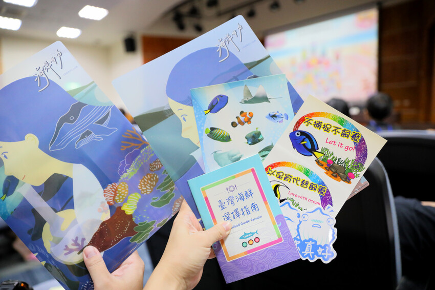 屏東親子旅遊推薦! 夜宿海生館 與魚兒共眠 住宿屏東海生館,後場飼育體驗+夜間探索+潮間帶生態觀察 - 奇奇一起玩樂趣