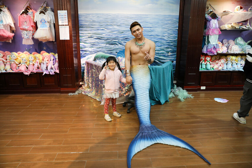 花蓮遠雄海洋公園親親海洋夜未眠 近距離與海豚海獅親近,夜探水族館,與魚共眠超好玩親子行程推薦! - 奇奇一起玩樂趣