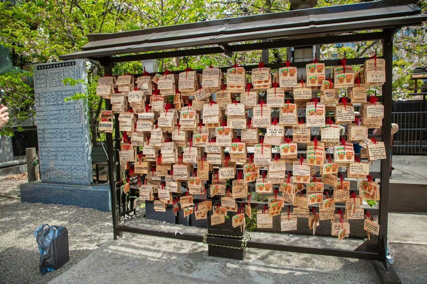 大阪必去難波八阪神社！超巨大獅子頭幫你吃掉厄運求好運，交通超方便。