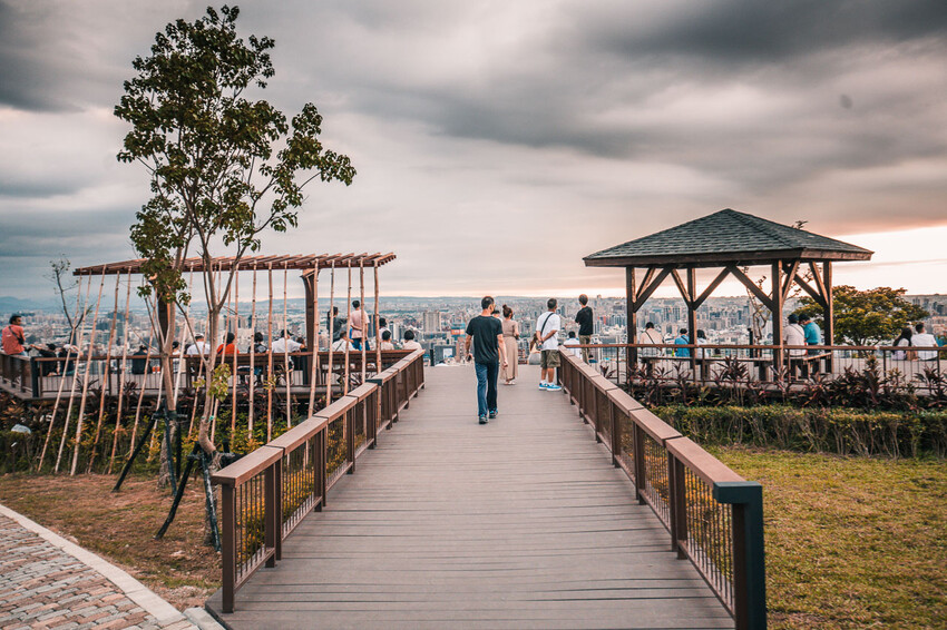 桃園市桃園區虎頭山環保公園|不用花錢也能擁有百萬夜景!俯瞰整座城市的270度超廣角浪漫夜景聖地