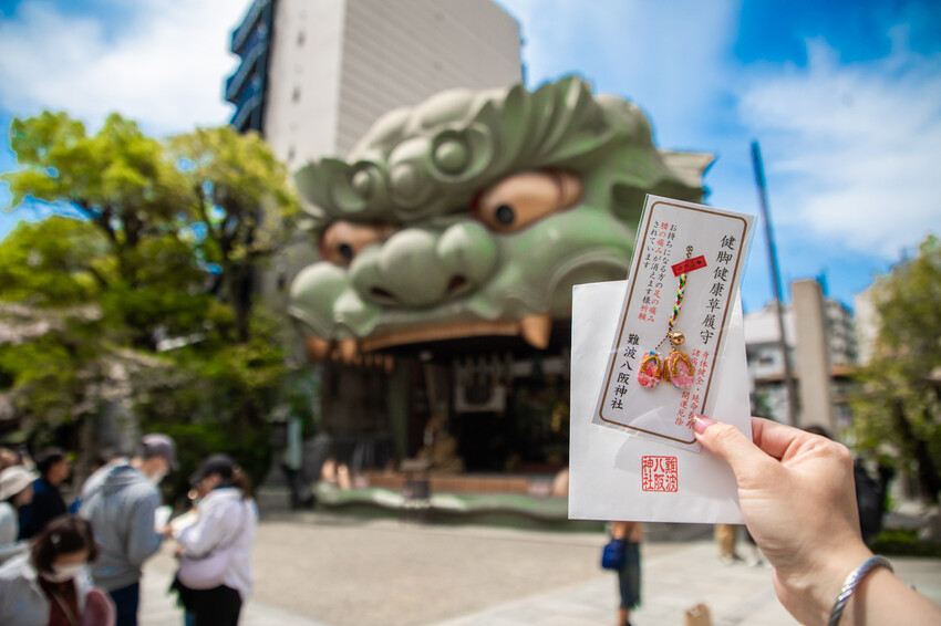 大阪必去難波八阪神社！超巨大獅子頭幫你吃掉厄運求好運，交通超方便。