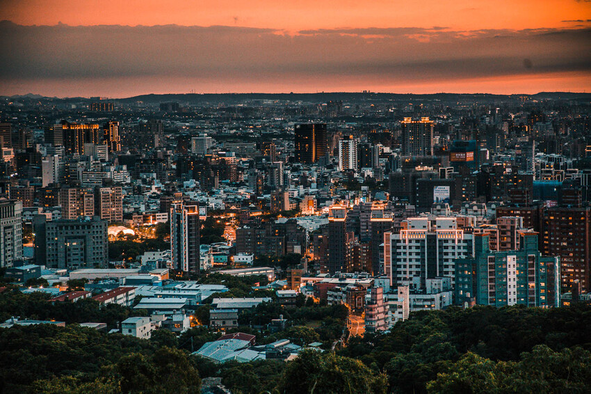 桃園市桃園區虎頭山環保公園|不用花錢也能擁有百萬夜景!俯瞰整座城市的270度超廣角浪漫夜景聖地
