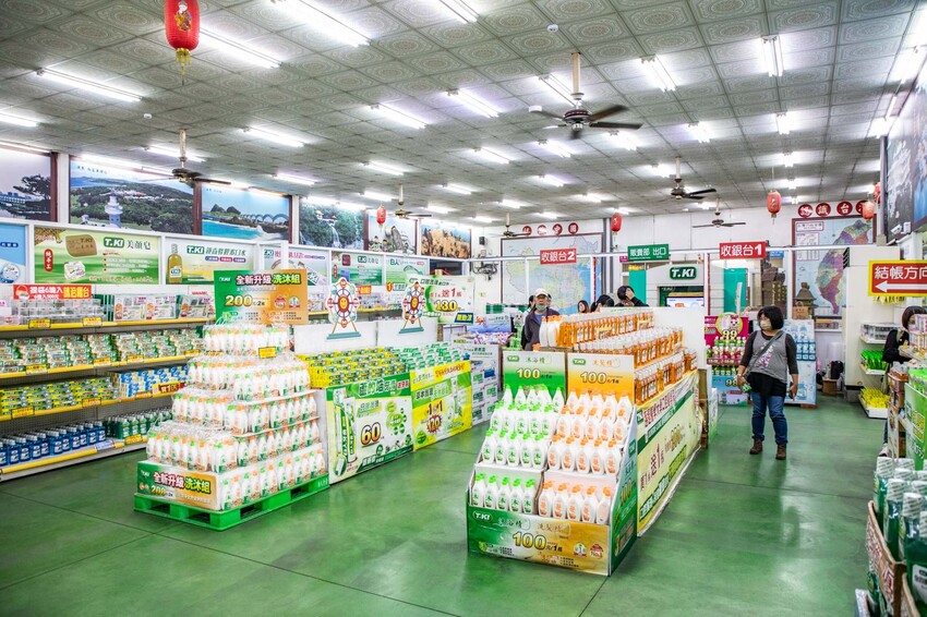 嘉義縣水上鄉白人牙膏觀光工廠｜免費！通通免費！號稱最佛心觀光工廠，不僅免門票，還送你吃冰棒，還有咖啡、汽水通通無