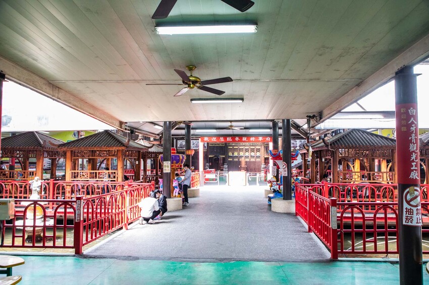 嘉義縣水上鄉白人牙膏觀光工廠｜免費！通通免費！號稱最佛心觀光工廠，不僅免門票，還送你吃冰棒，還有咖啡、汽水通通無