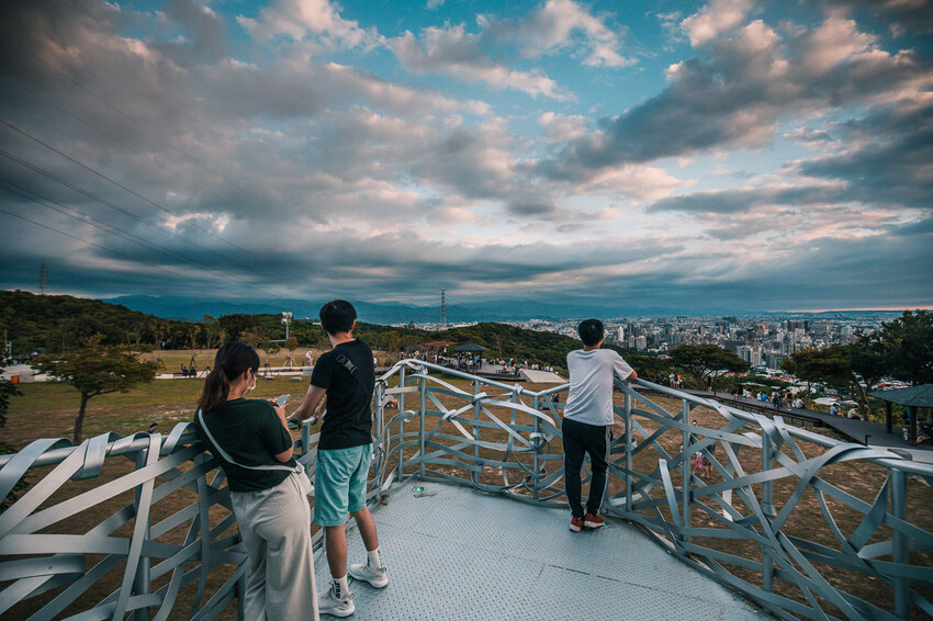桃園市桃園區虎頭山環保公園|不用花錢也能擁有百萬夜景!俯瞰整座城市的270度超廣角浪漫夜景聖地
