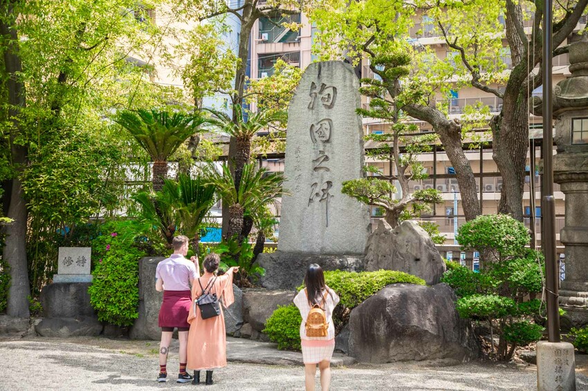 大阪必去難波八阪神社！超巨大獅子頭幫你吃掉厄運求好運，交通超方便。