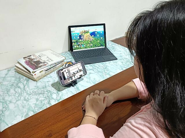 療癒貓掌手機架 | MEGACOM系列手機架．追劇必備的生活好物．兼具摺疊又可以旋轉的手機架