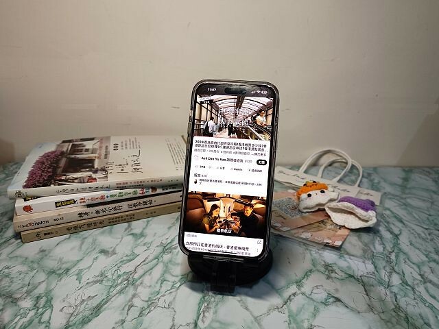 療癒貓掌手機架 | MEGACOM系列手機架．追劇必備的生活好物．兼具摺疊又可以旋轉的手機架