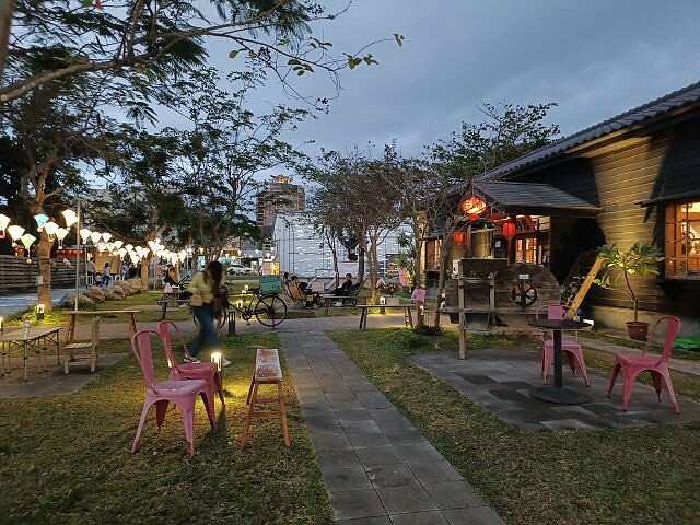 台東縣台東市鐵花新聚落 | 台東夜晚好去處．融合音樂、藝術與文創市集的園地