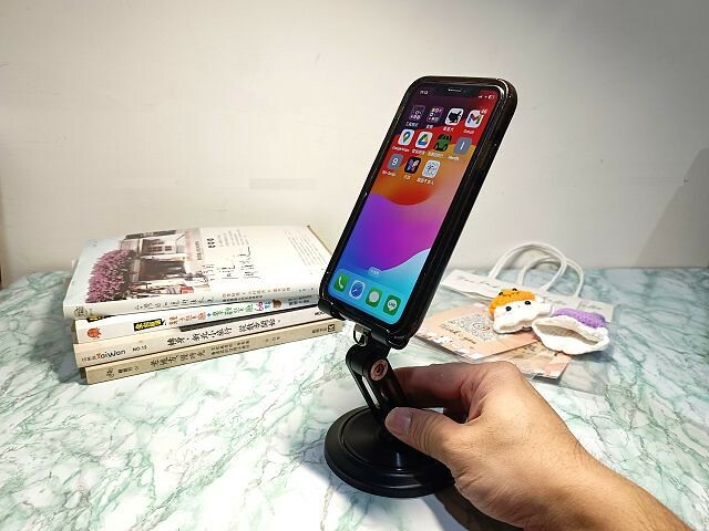 療癒貓掌手機架 | MEGACOM系列手機架．追劇必備的生活好物．兼具摺疊又可以旋轉的手機架