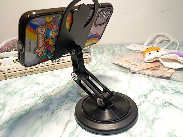 療癒貓掌手機架 | MEGACOM系列手機架．追劇必備的生活好物．兼具摺疊又可以旋轉的手機架