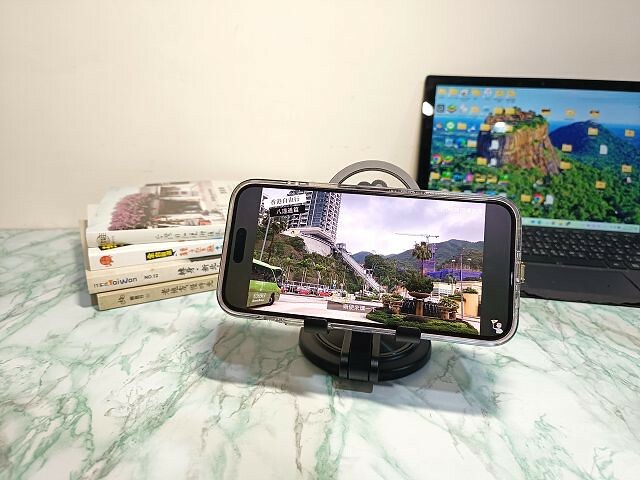 療癒貓掌手機架 | MEGACOM系列手機架．追劇必備的生活好物．兼具摺疊又可以旋轉的手機架