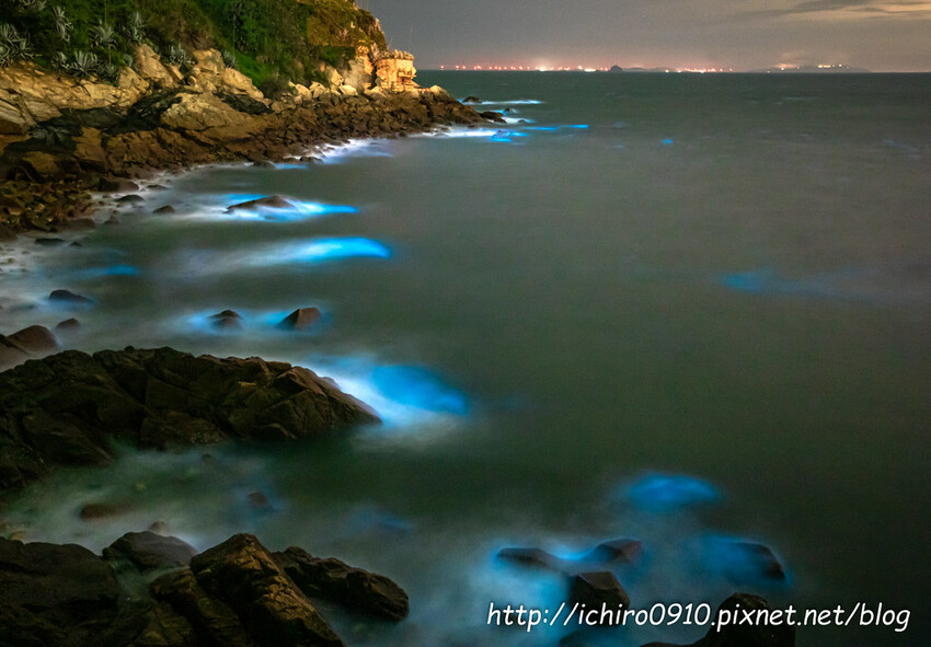 連江縣北竿鄉【馬祖景點】北竿馬鼻灣‧南竿介壽澳口賞藍眼淚│藍眼淚季節‧如何拍攝‧天候條件風向潮汐月亮│芹壁聚落‧北海坑