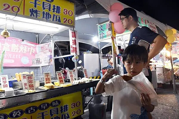 高雄市旗津區2024最好玩的海岸沙灘活動【旗津吃通海】集結美食市集、多元舞台、親子DIY活動，認識旗津的美好