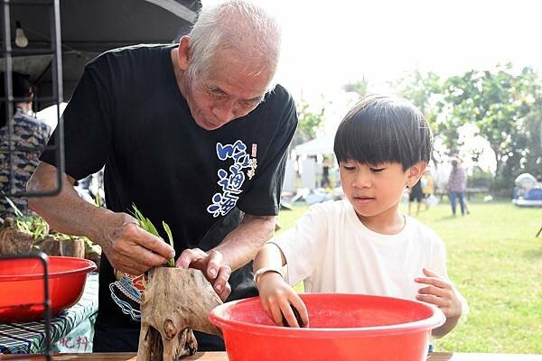 高雄市旗津區2024最好玩的海岸沙灘活動【旗津吃通海】集結美食市集、多元舞台、親子DIY活動，認識旗津的美好