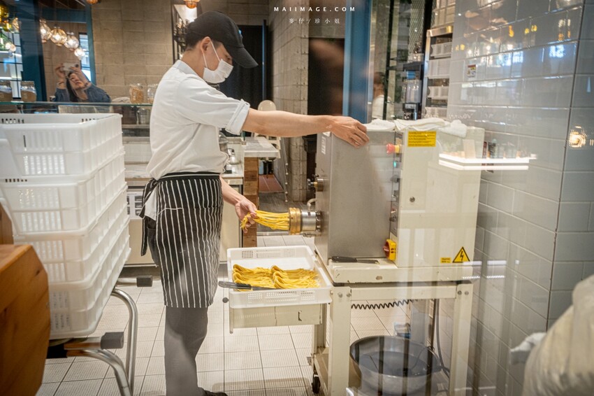 桃園市中壢區【桃園中壢】2024大江購物中心必買,Z世代購物首選!好拍、好逛、好好吃!聖誕節到大江一遊未盡!全年度免