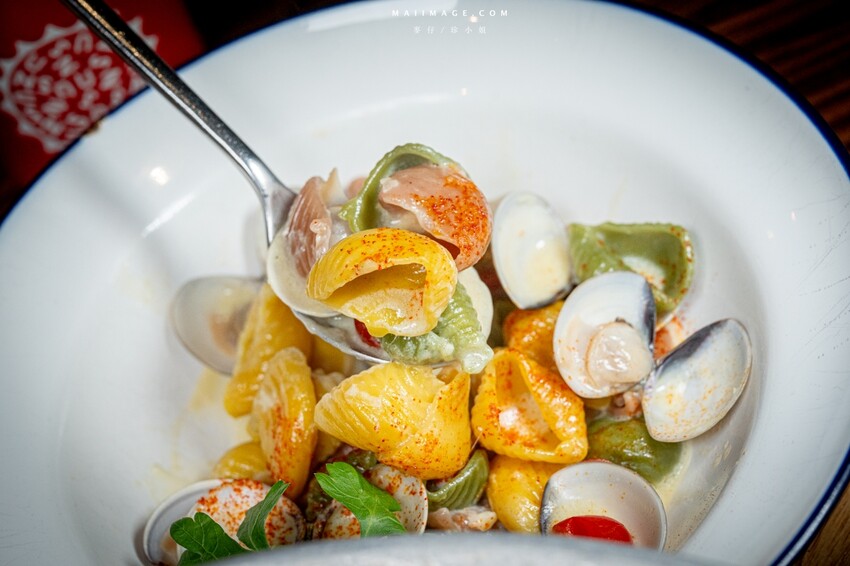 桃園市中壢區【桃園中壢】2024大江購物中心必買,Z世代購物首選!好拍、好逛、好好吃!聖誕節到大江一遊未盡!全年度免