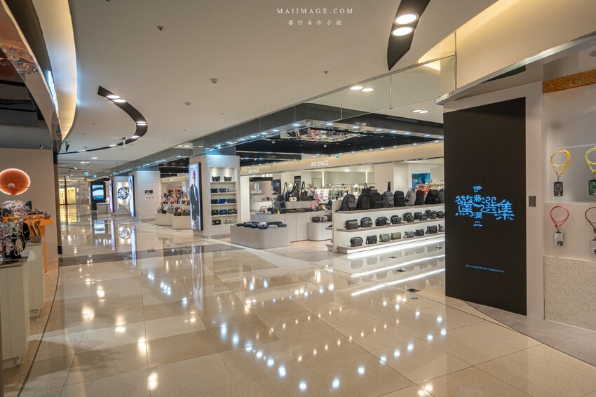 桃園市中壢區【桃園中壢】2024大江購物中心必買,Z世代購物首選!好拍、好逛、好好吃!聖誕節到大江一遊未盡!全年度免