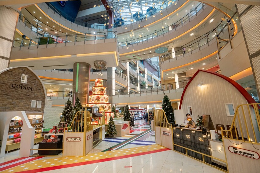 桃園市中壢區【桃園中壢】2024大江購物中心必買,Z世代購物首選!好拍、好逛、好好吃!聖誕節到大江一遊未盡!全年度免