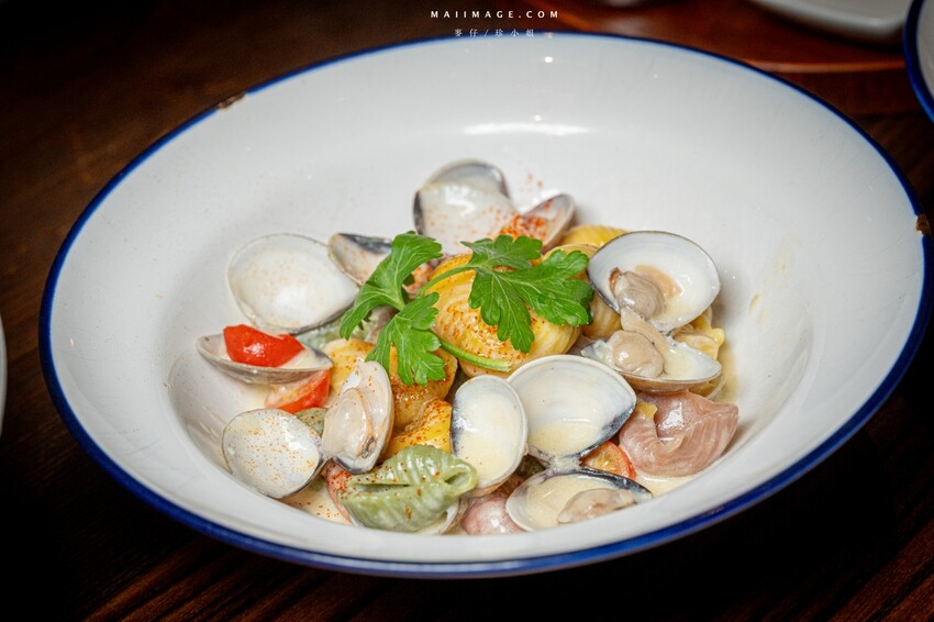 桃園市中壢區【桃園中壢】2024大江購物中心必買,Z世代購物首選!好拍、好逛、好好吃!聖誕節到大江一遊未盡!全年度免