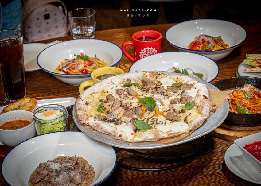 桃園市中壢區【桃園中壢】2024大江購物中心必買,Z世代購物首選!好拍、好逛、好好吃!聖誕節到大江一遊未盡!全年度免